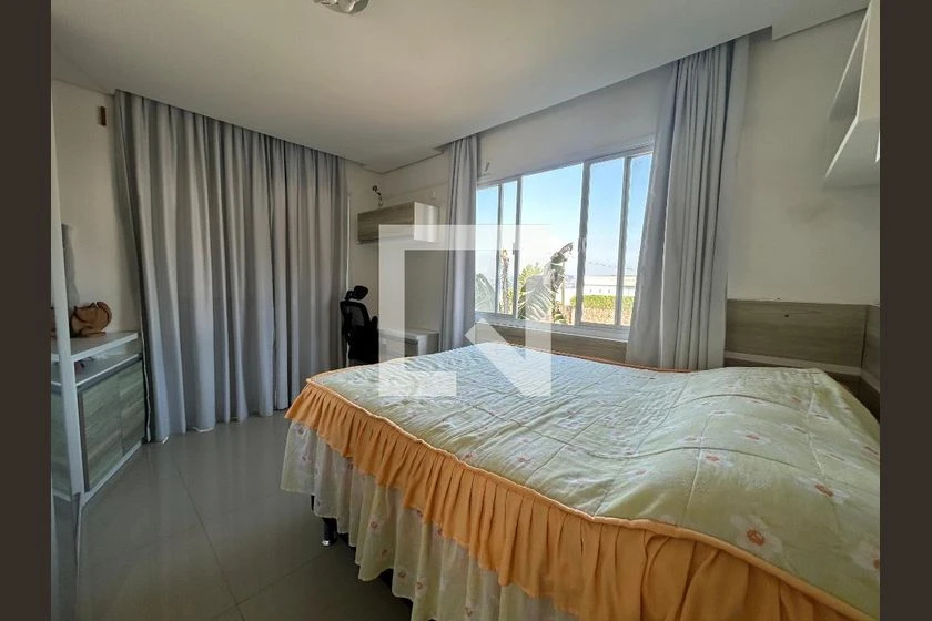 House with 5 bedrooms and 2 en-suite bathrooms plus garden — photo 9