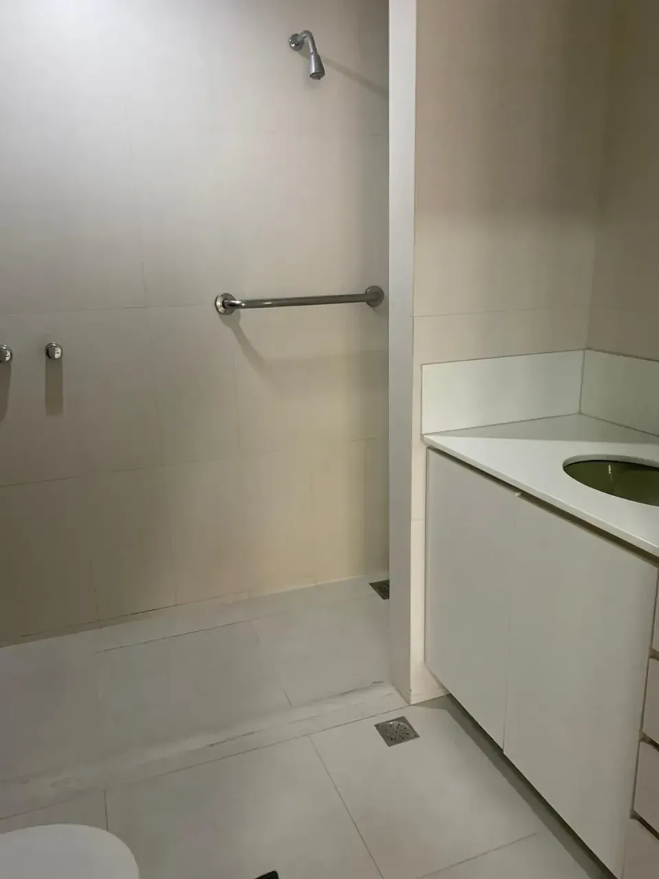 Furnished apartment with 3 bedrooms and 1 bathroom — photo 14