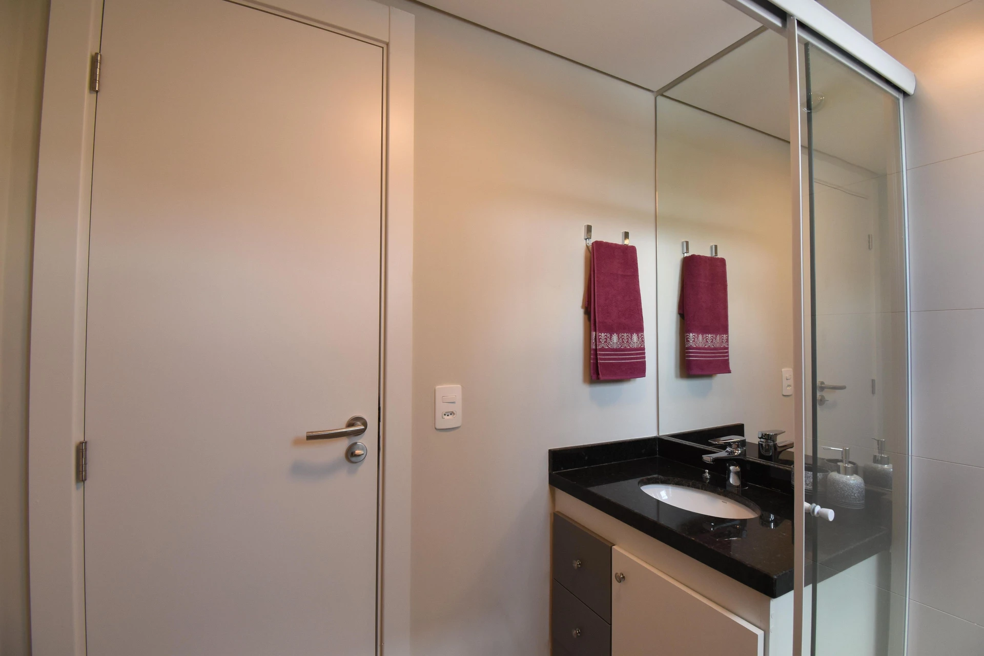 Furnished studio, 22 m², with a glass-enclosed balcony — photo 27