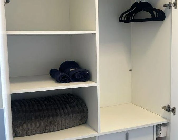 17 m² apartment with 1 bedroom, 1 bathroom, glass shower — photo 8
