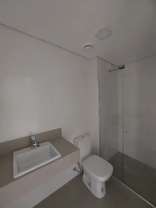 Apartamento de 3 suites con jardín privado y 2 plazas — photo 20