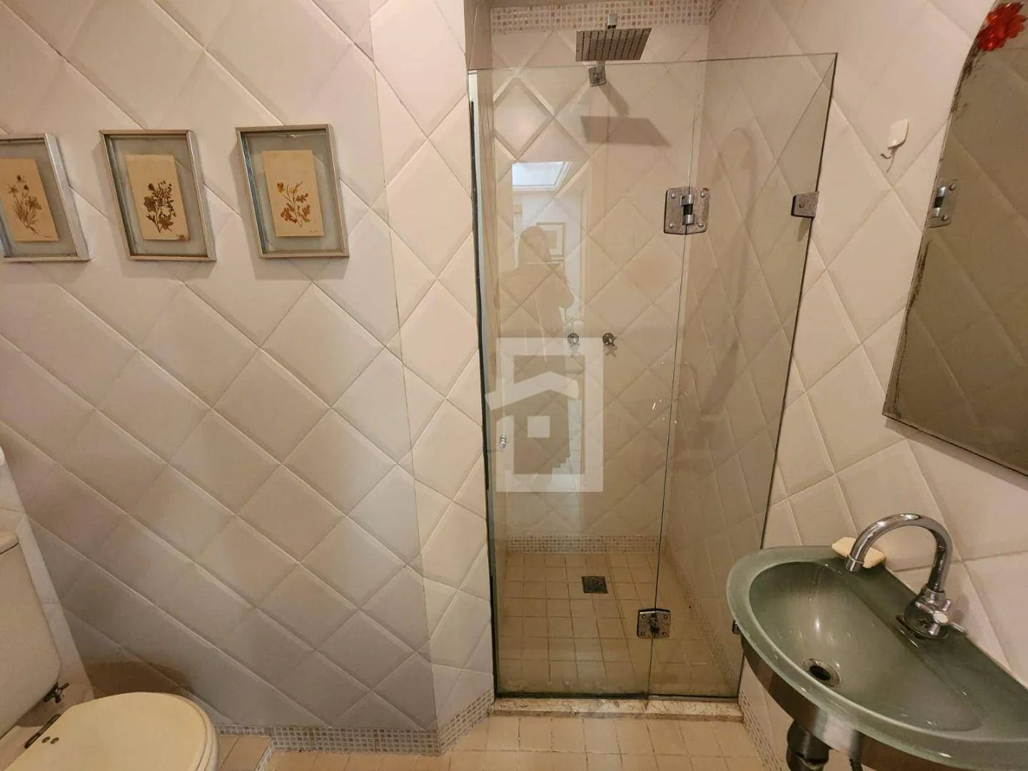 Furnished 3-bedroom apartment with 4 bathrooms — photo 17