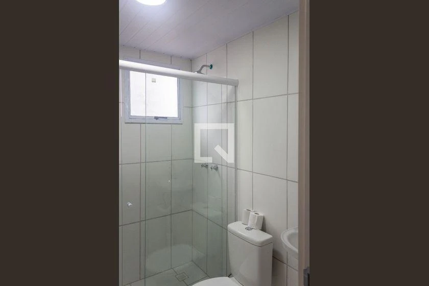 Apartamento de 2 quartos com piso de madeira ou laminado — photo 15
