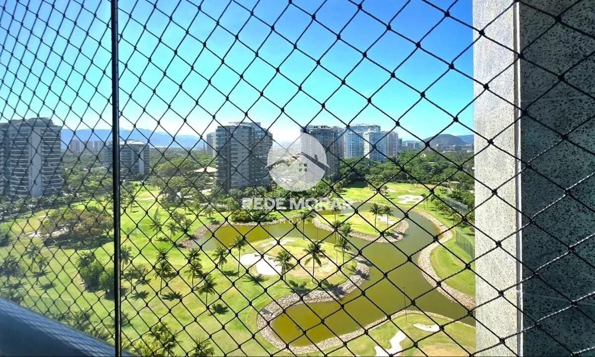 4-bedroom apartment with a water view — photo 3