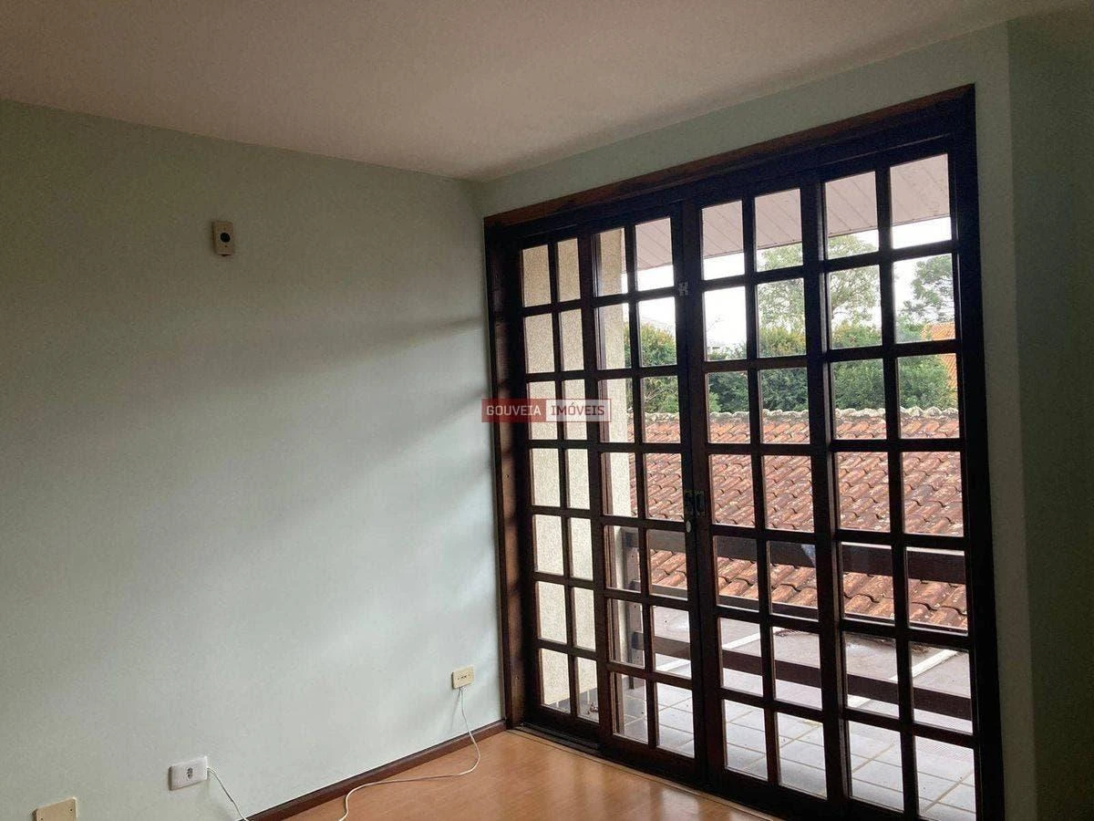 4-bedroom house with a glass-enclosed balcony — photo 35
