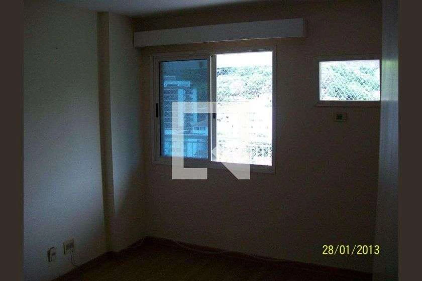 221 m² rental apartment with 4 bedrooms and a balcony — photo 6