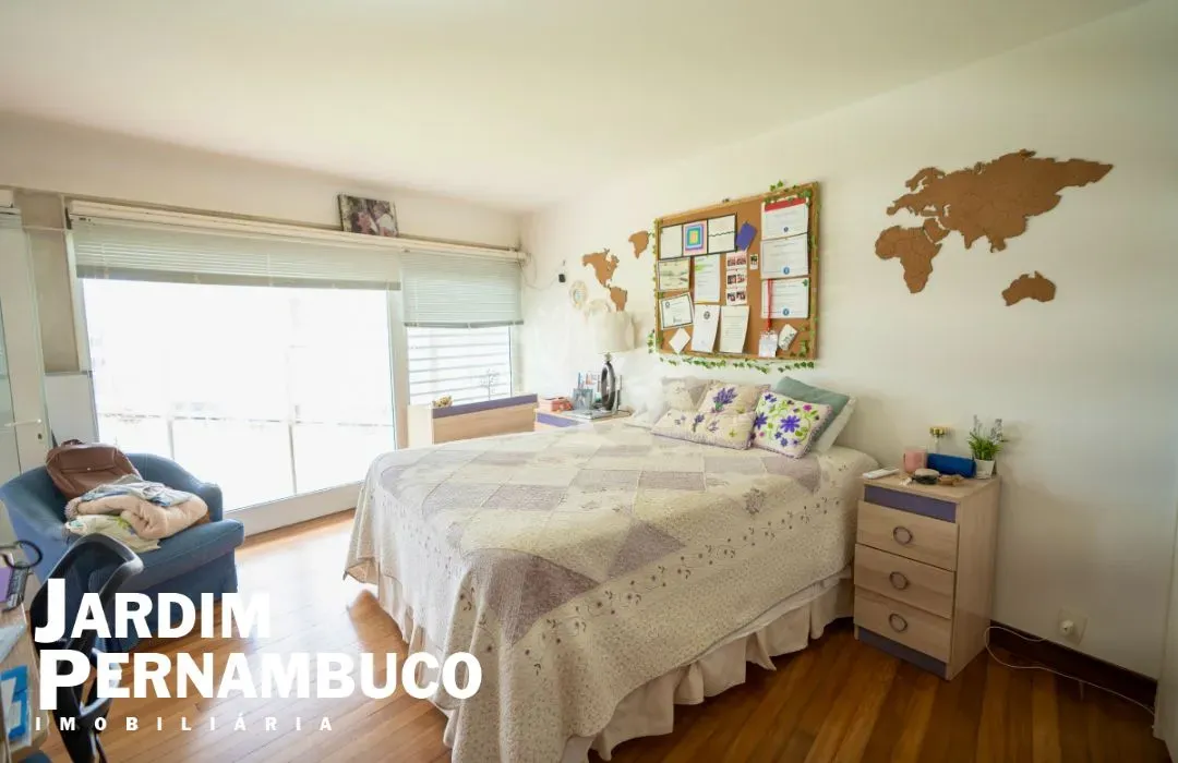 Furnished house, 644 m², with floor-to-ceiling windows — photo 8