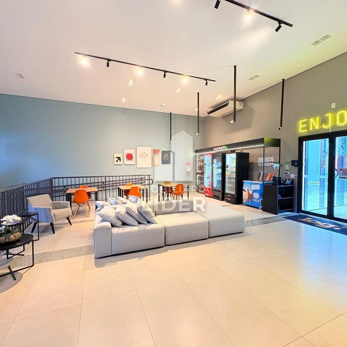 One-bedroom apartment in a building with a coworking space — photo 30