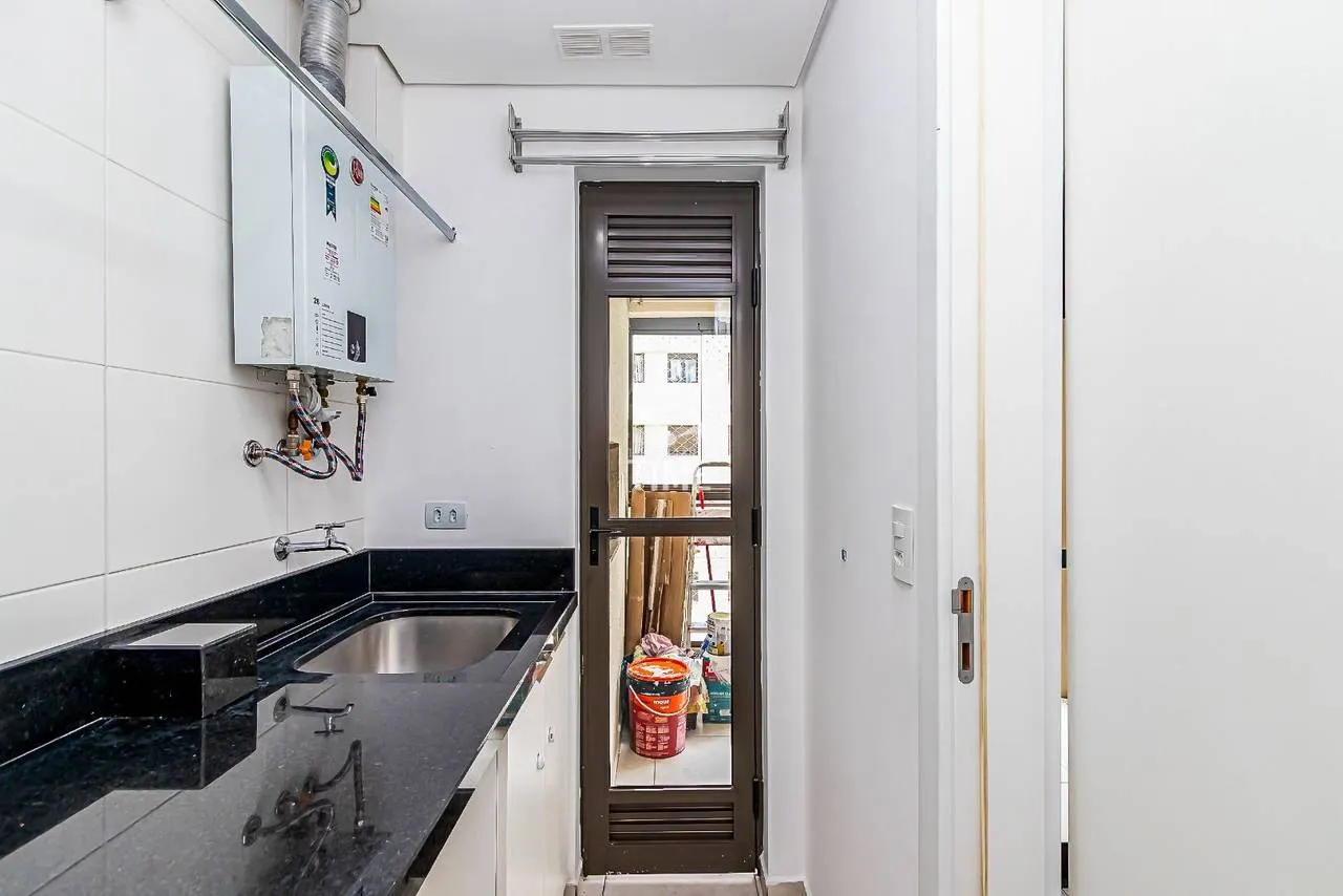 Wood or laminate floors in a 3-bedroom apartment, 78 m² — photo 15