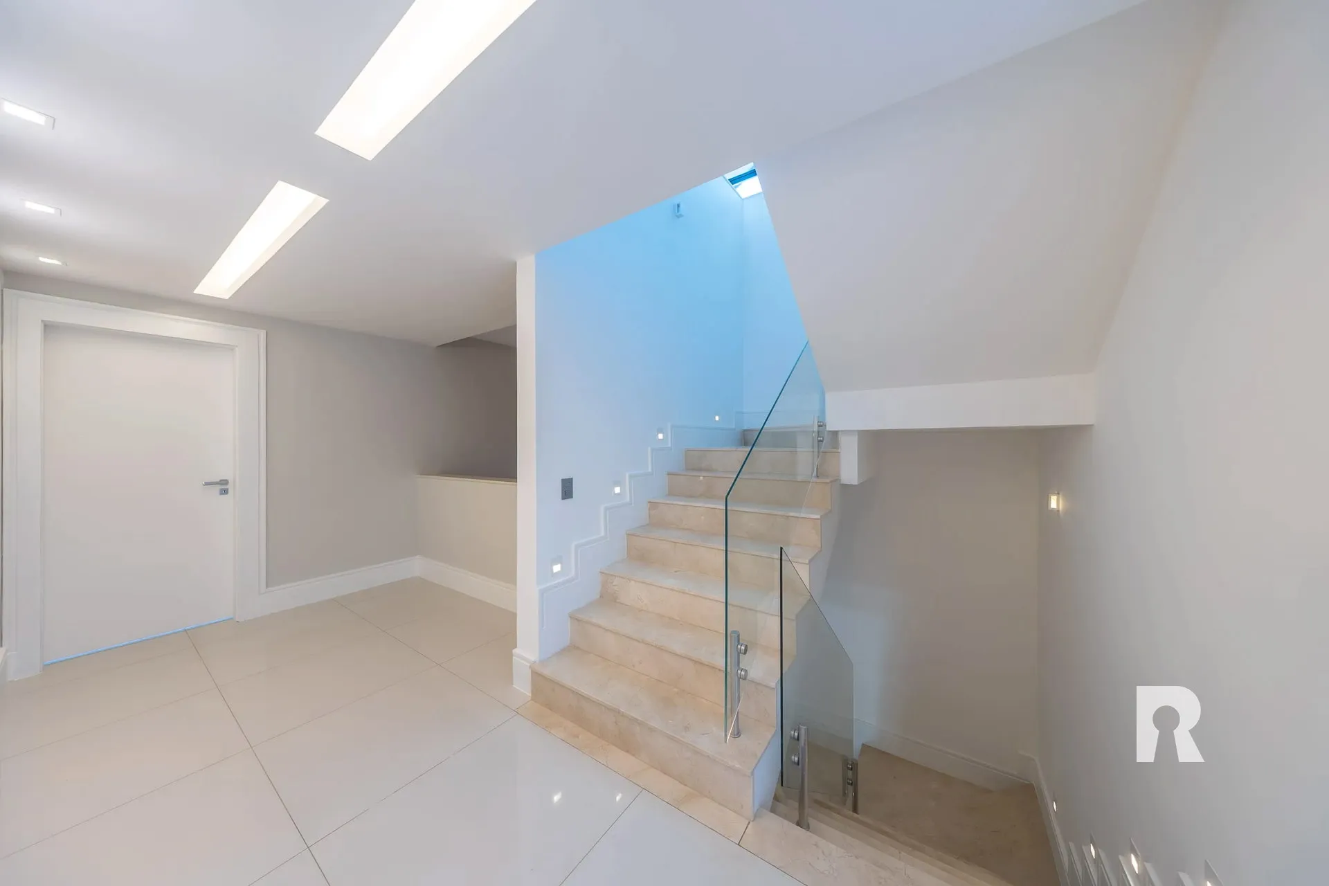 Furnished house, 694 m², with a jacuzzi — photo 26