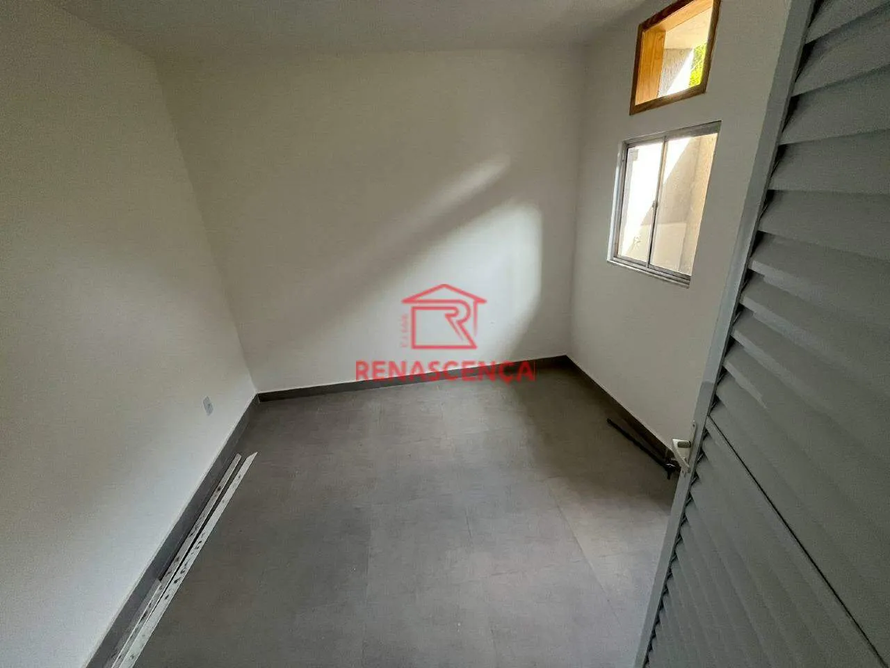 Casa com 1 quarto e cozinha aberta com fogão compacto — photo 11