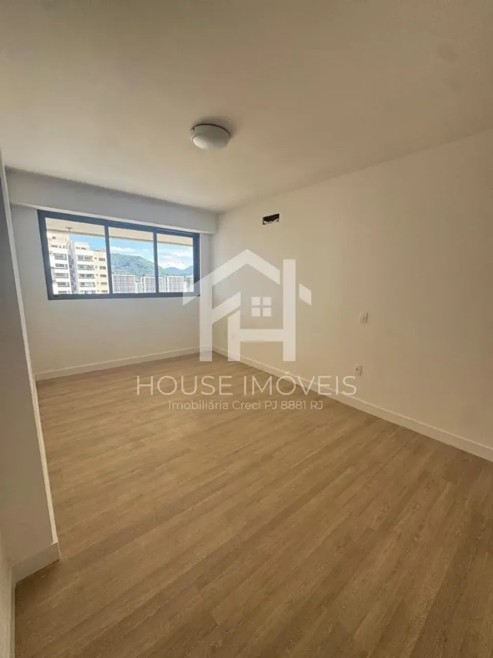 Apartment with 3 bedrooms and a balcony with mountain views — photo 10