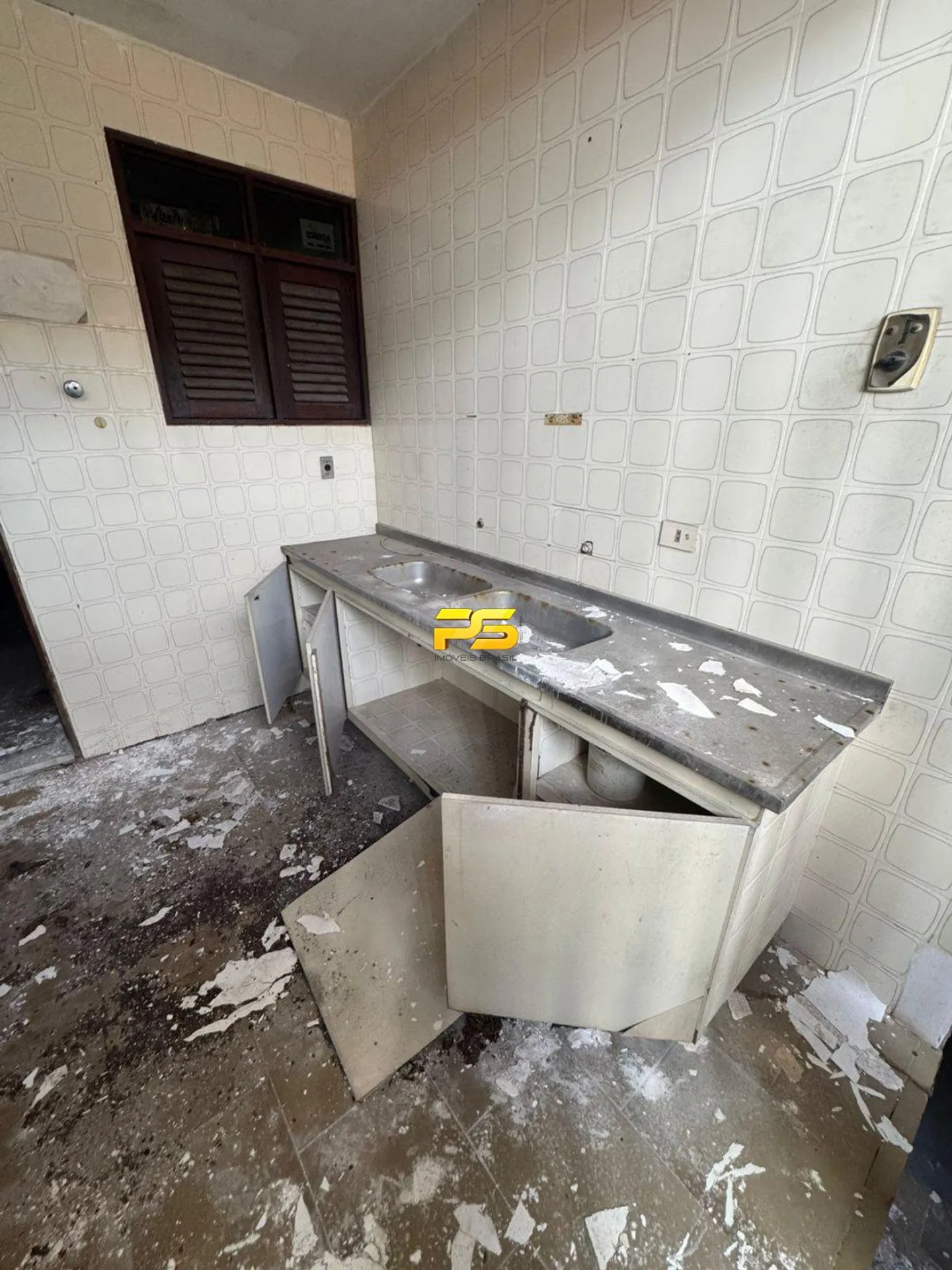680 m² house with 9 bedrooms and separate kitchen — photo 2
