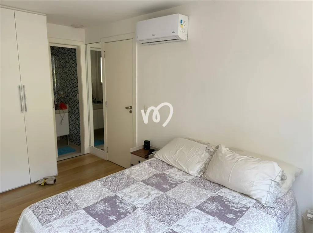 Balcony with a grill in a 5-bedroom house, 280 m² — photo 4