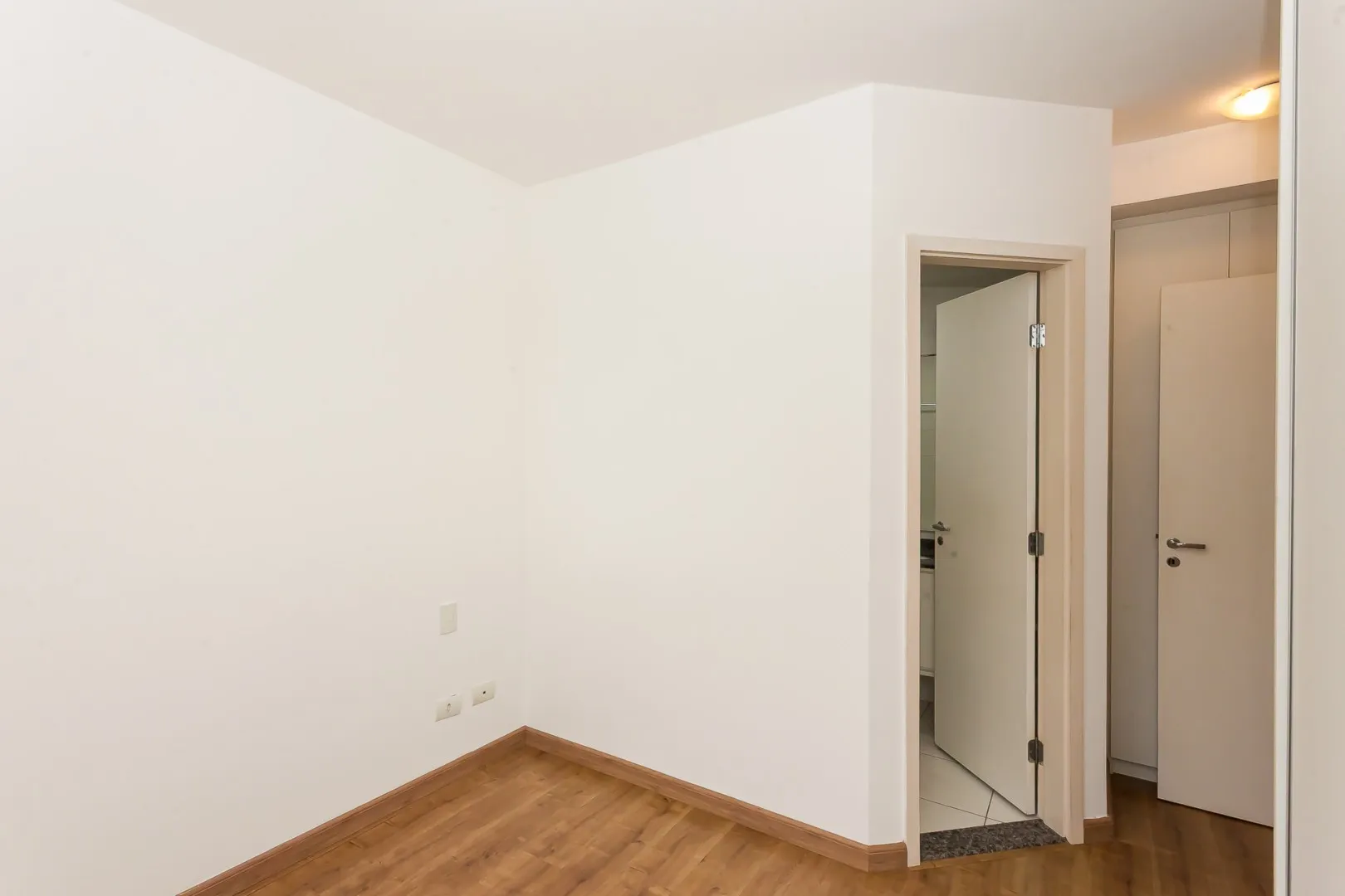 Apartment, 60 m², with wood or laminate floors — photo 43