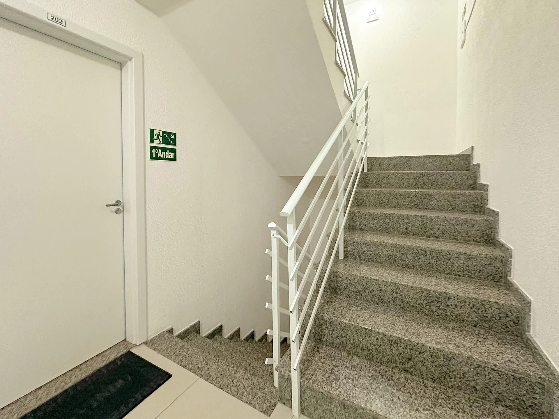 2-bedroom apartment, 1 with its own bathroom, 60 m² — photo 40