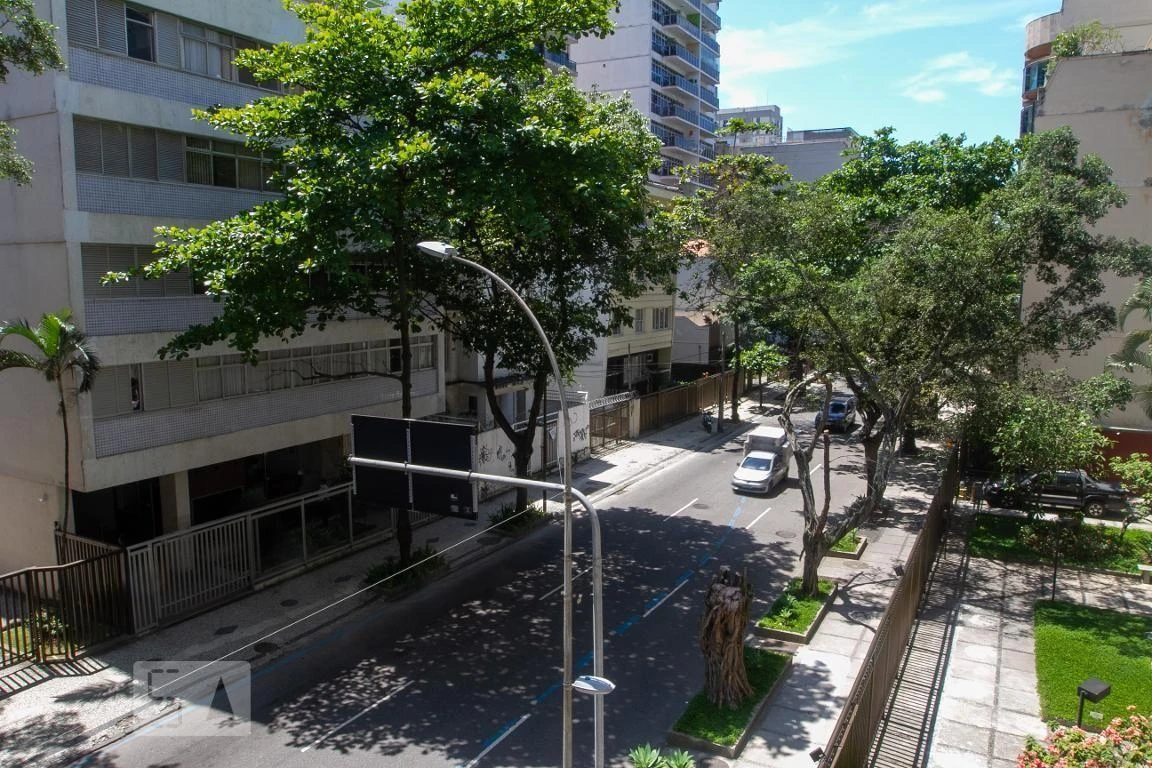 Furnished apartment with 3 bedrooms and 148 m² — photo 29