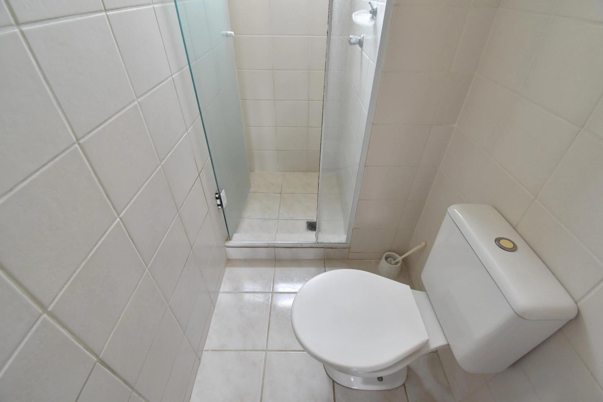 Wood or laminate floors in a 3-bedroom apartment, 53 m² — photo 13