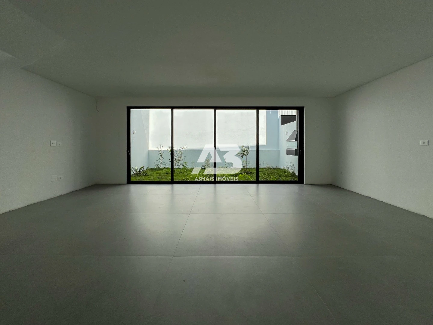 Floor-to-ceiling windows in a 3-bedroom house, 144 m² — photo 20