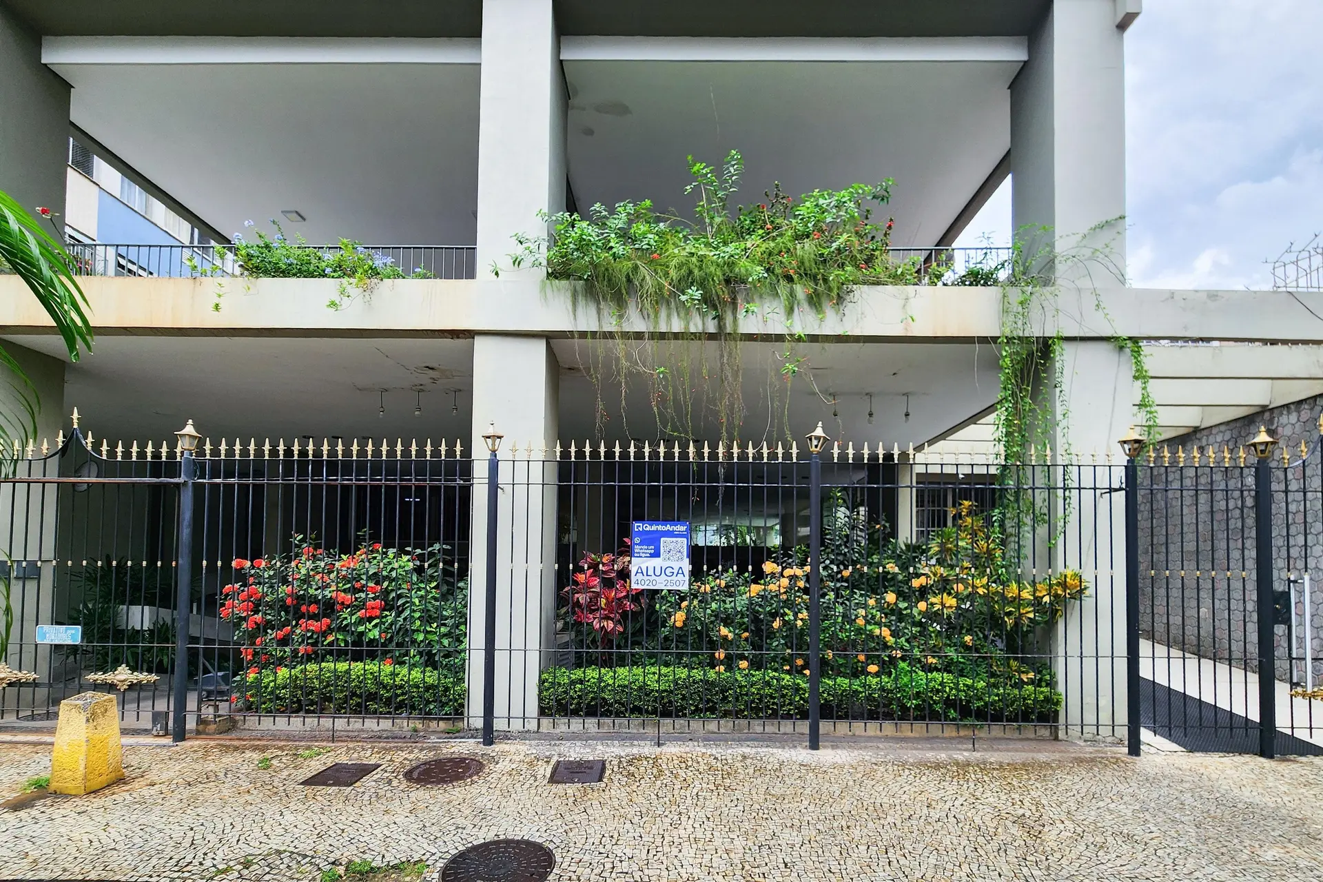 2-bedroom apartment in a building with a pool — photo 55