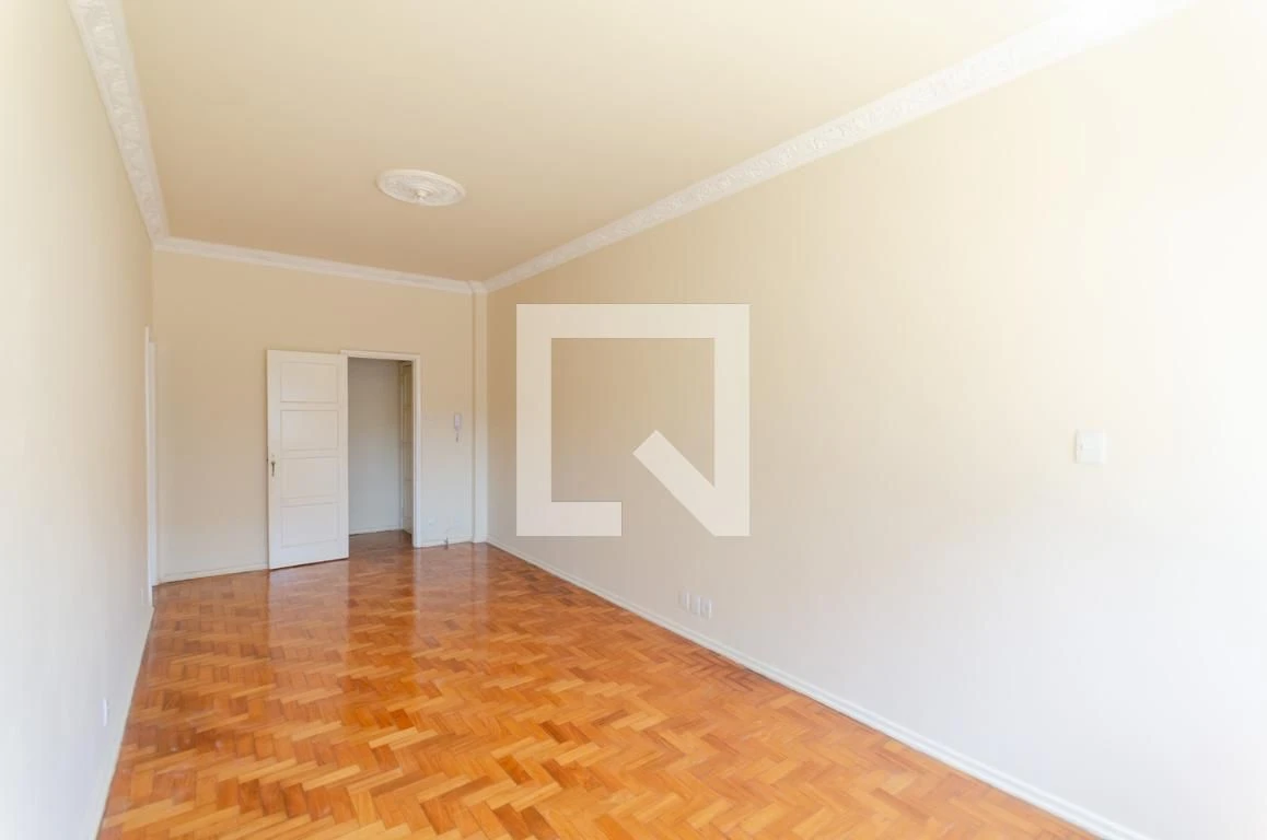 2-bedroom apartment with wood or laminate floors — photo 9