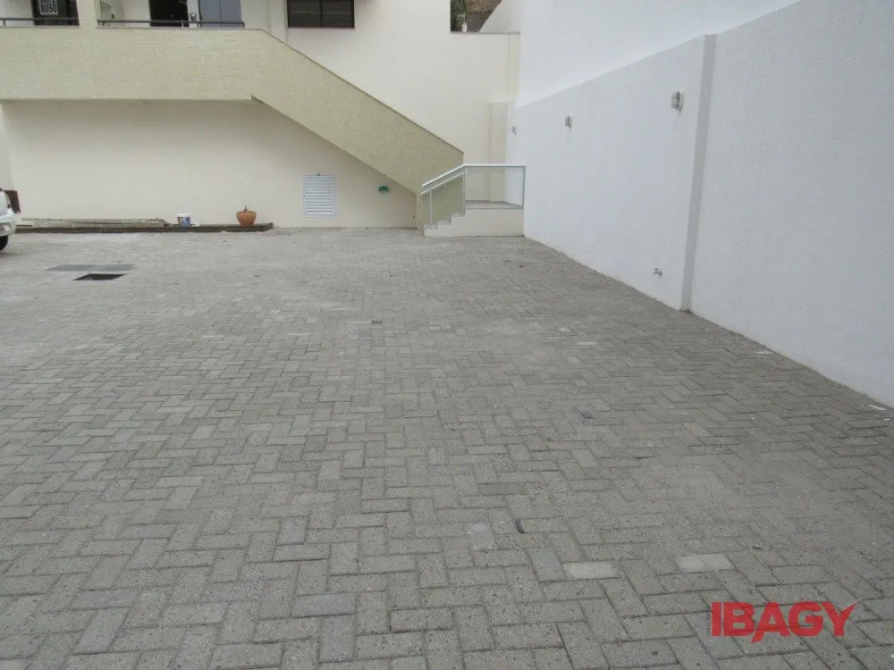 Unfurnished 1-bedroom apartment with 54 m² — photo 15