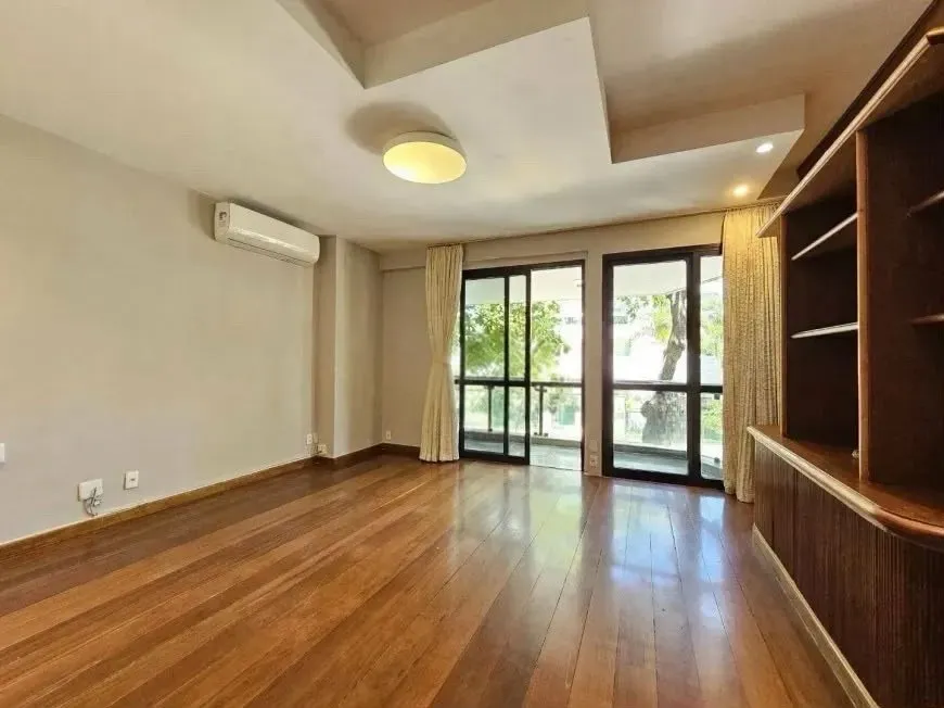 Washing machine in a 3-bedroom apartment, 209 m² — photo 18