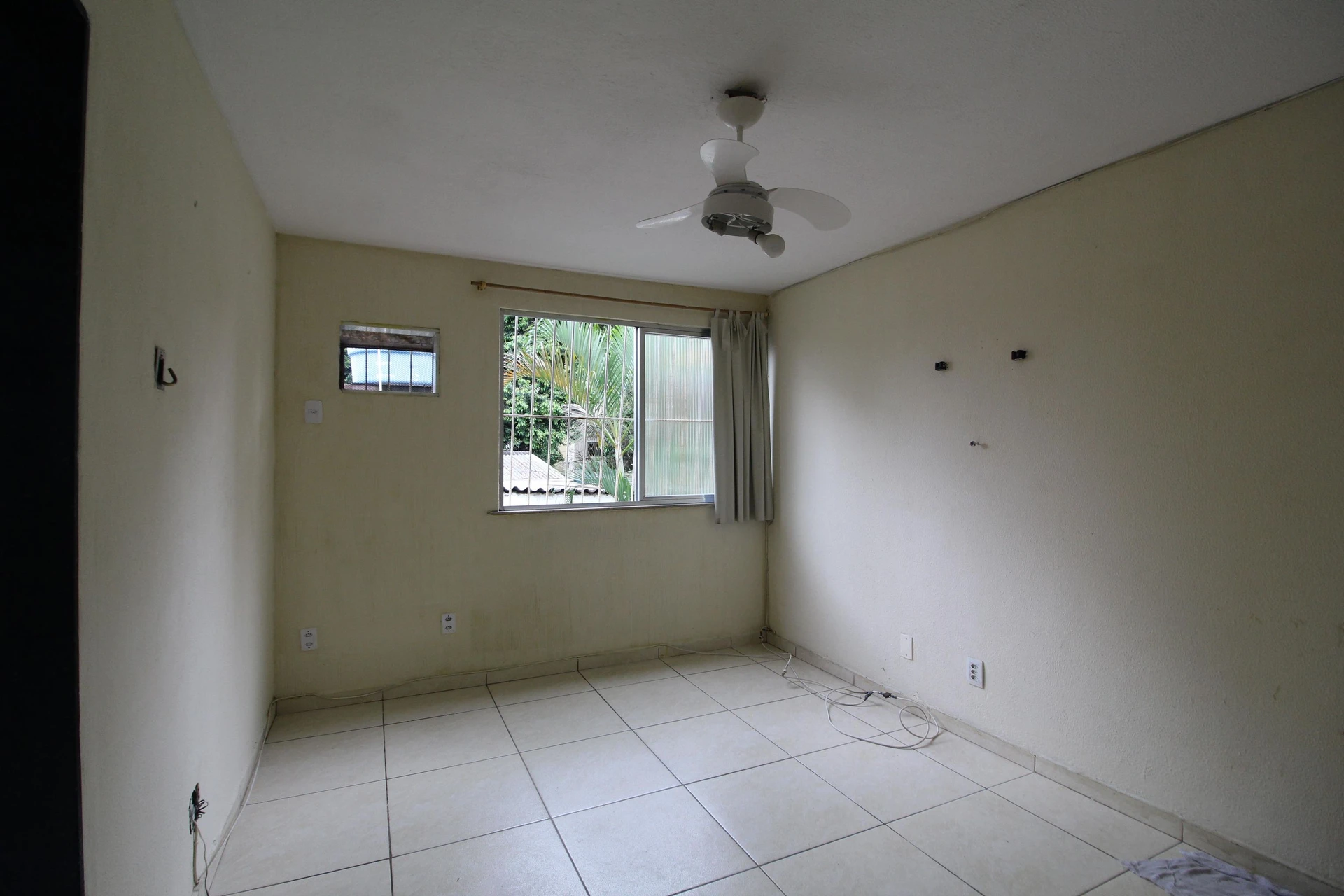 3-bedroom apartment in a building with a pool — photo 16