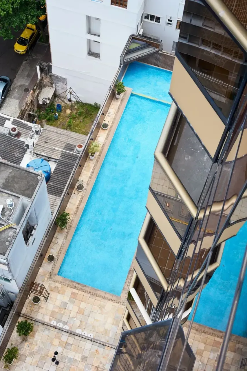 Furnished 2-bedroom apartment with balcony view — photo 4