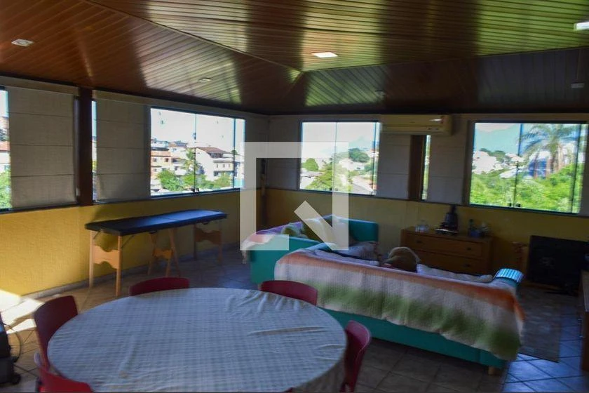 Furnished house with 4 bedrooms and 600 m² — photo 13