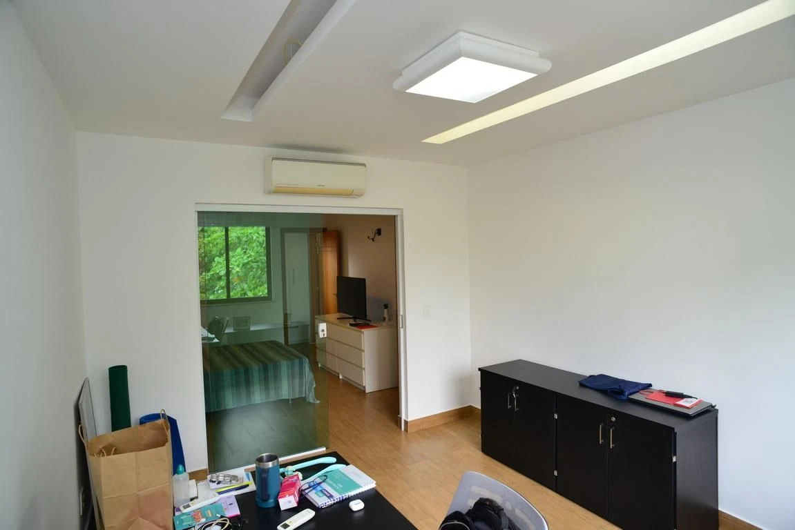 260 m² house with floor-to-ceiling windows and a jacuzzi — photo 38
