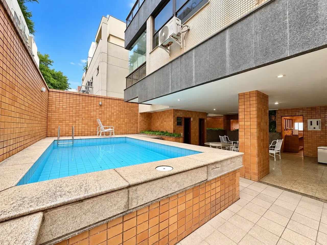 Furnished apartment, 268 m², with a water view — photo 6
