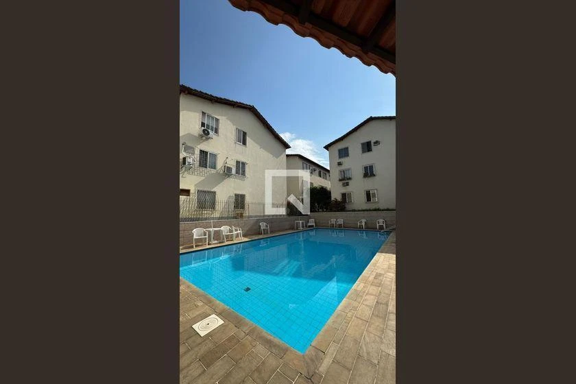 3-bedroom apartment in a building with a pool — photo 4