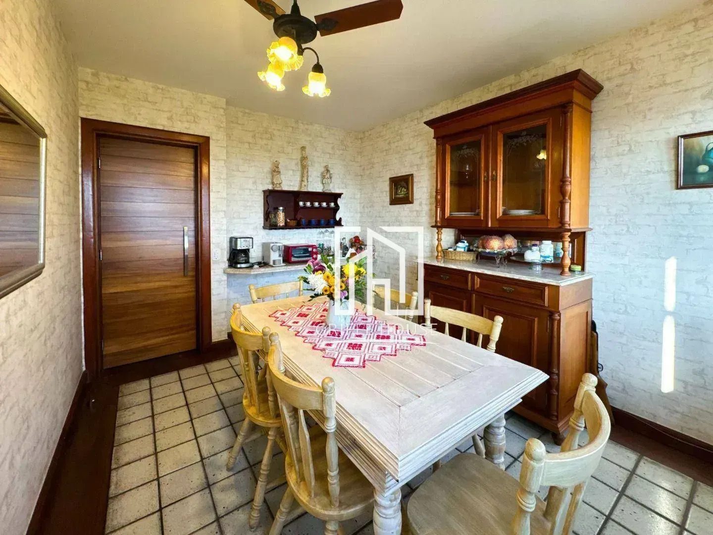Дом с 4 спальнями и отдельной закрытой кухней — photo 29