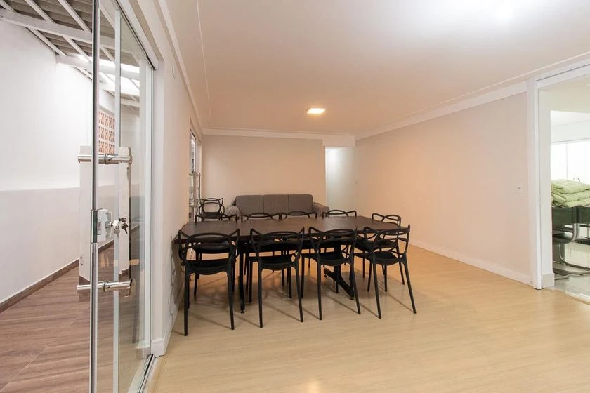 Unfurnished house with 5 bedrooms and private garden — photo 9