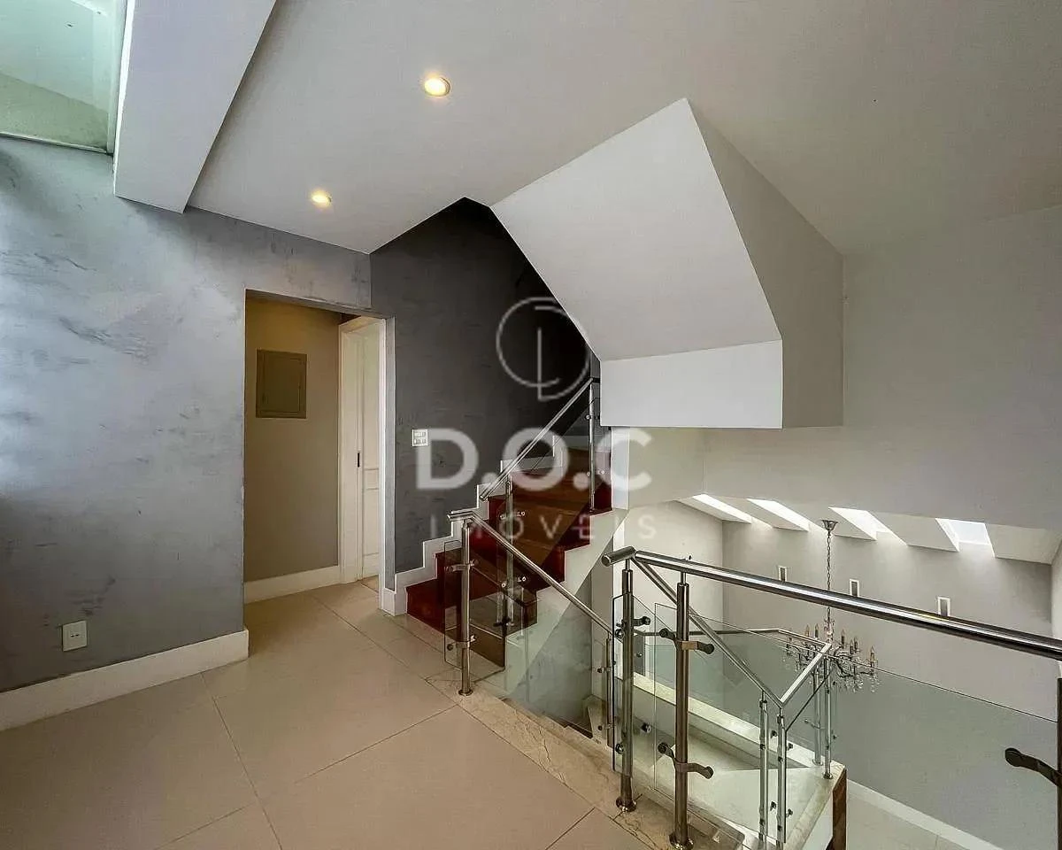 Floor-to-ceiling windows in a 5-bedroom house, 300 m² — photo 17