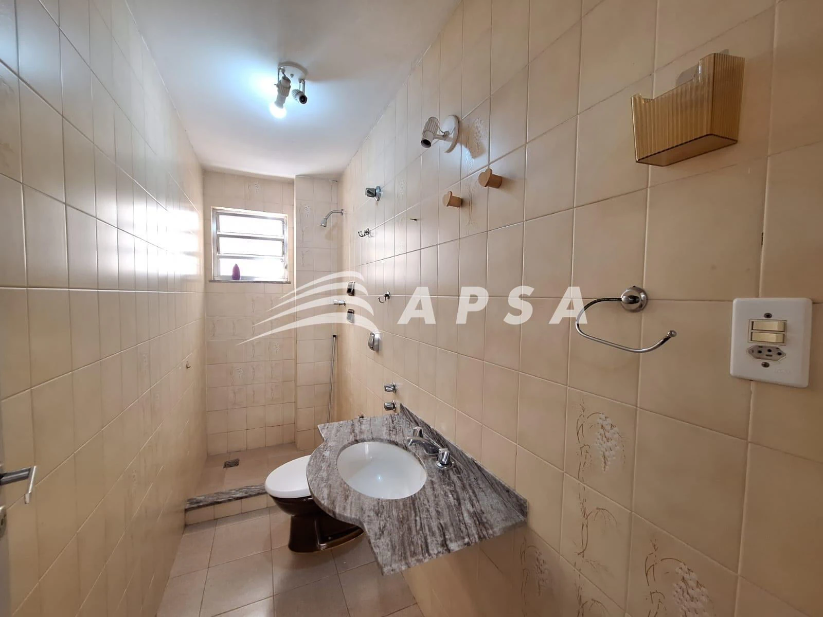 Apartment, 82 m², with wood or laminate floors — photo 10