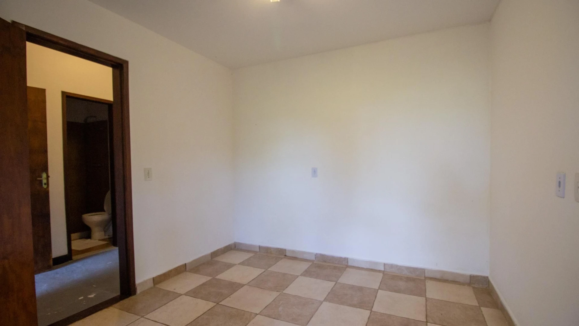 Casa com 4 quartos e 4 banheiros, com 3 vagas — photo 34
