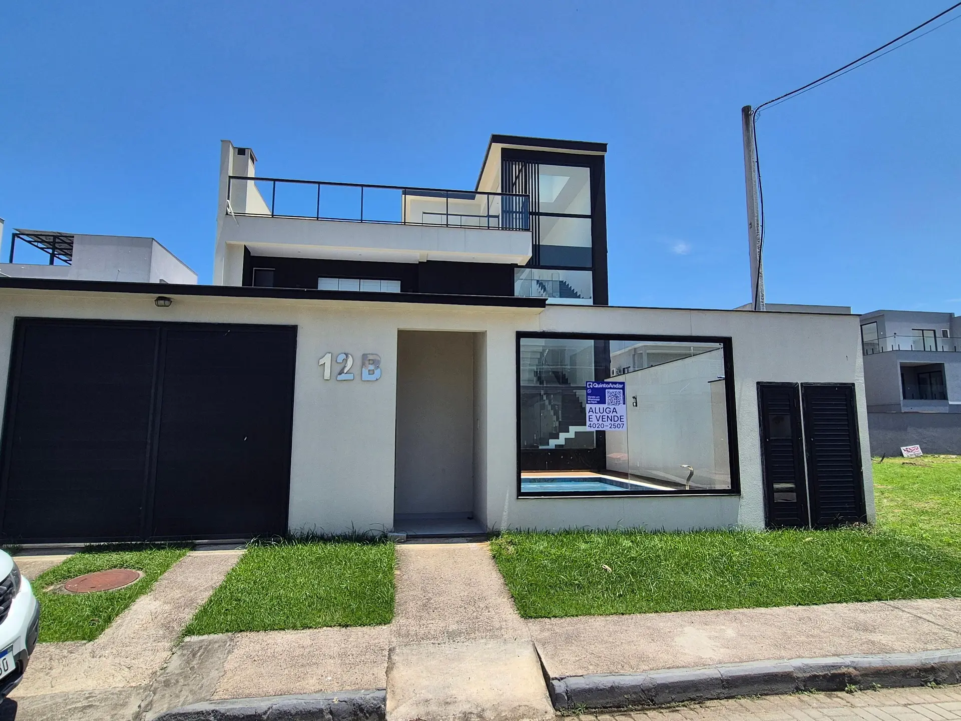 4-bedroom house with a glass-enclosed balcony — photo 69