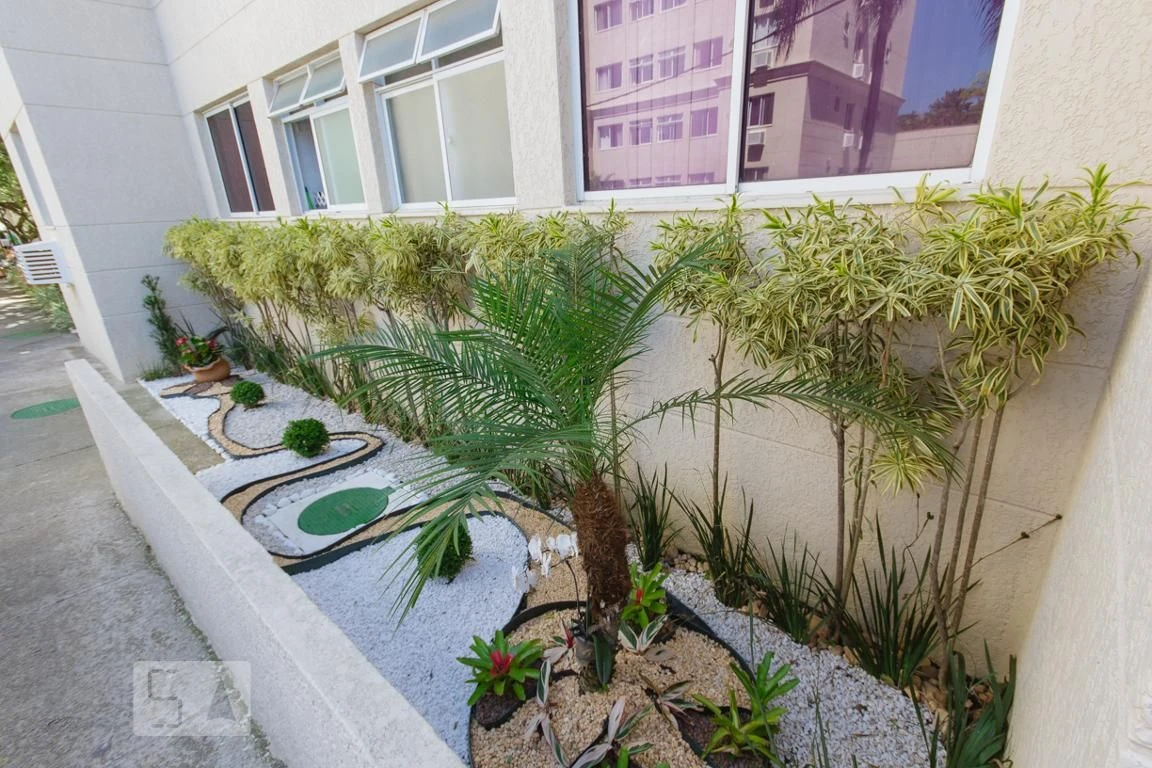 2-bedroom apartment in a building with a pool — photo 15