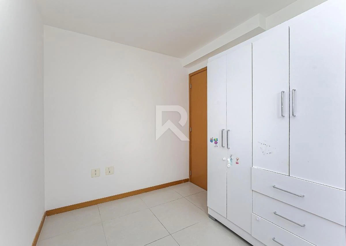 3-bedroom apartment in a building with a coworking space — photo 18