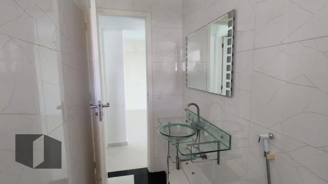 Duplex penthouse with 172 m², 2 bedrooms, 2 bathrooms — photo 27
