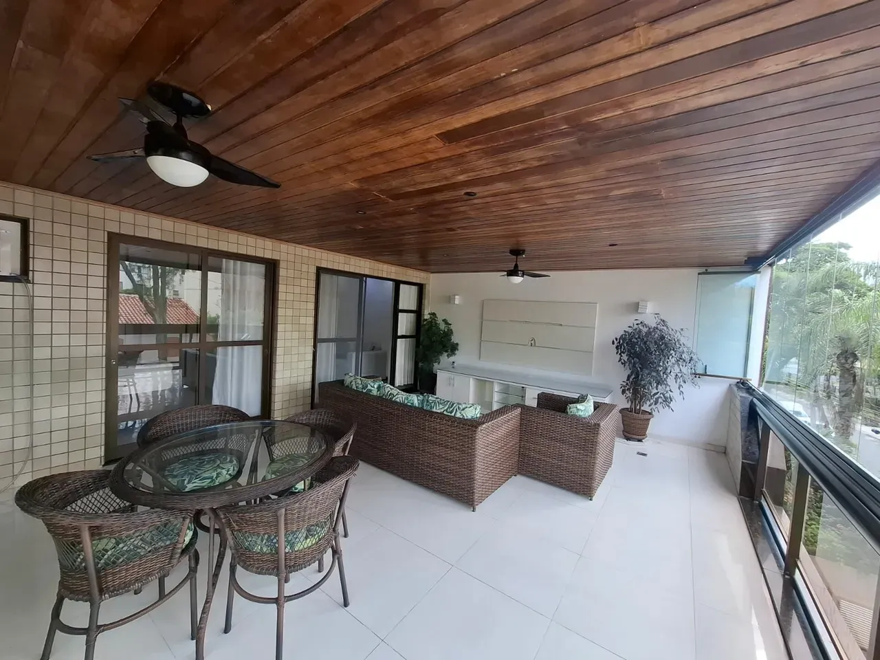 Glass-enclosed balcony in a 2-bedroom apartment, 107 m² — photo 24