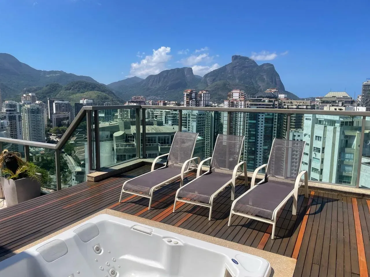 Furnished 350 m² apartment with 3 bedrooms and 6 baths — photo 21