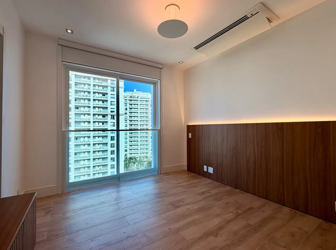 266 m² apartment with 3 bedrooms and an open kitchen — photo 21