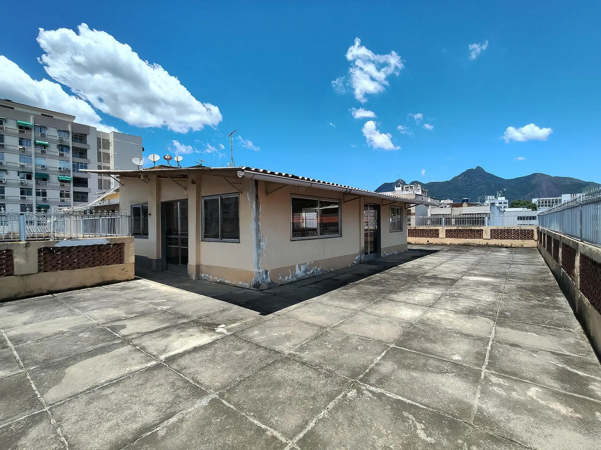 Furnished 3-bedroom apartment with 2 bathrooms — photo 19