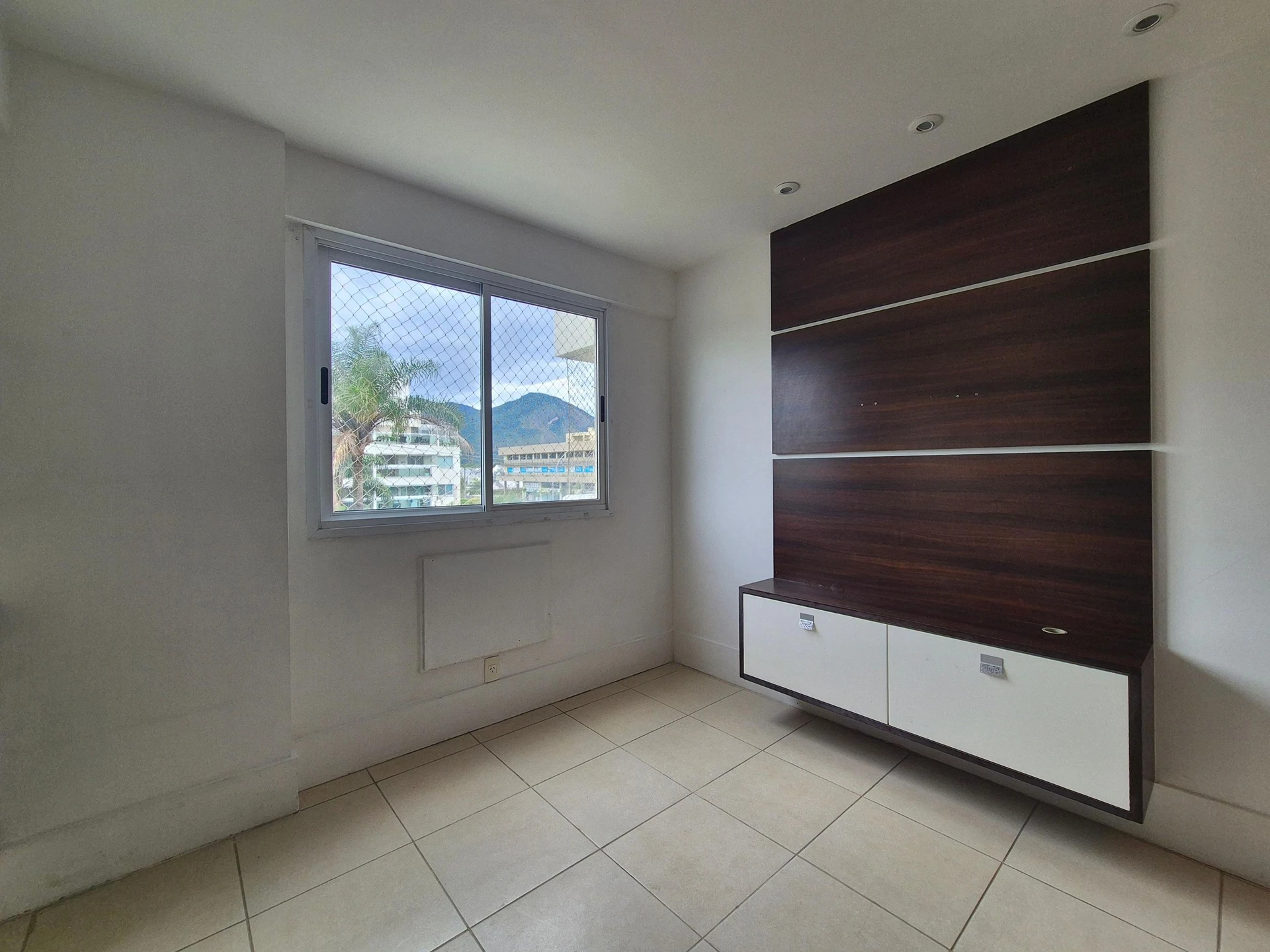 91 m² apartment with a home office and a mountain view — photo 15