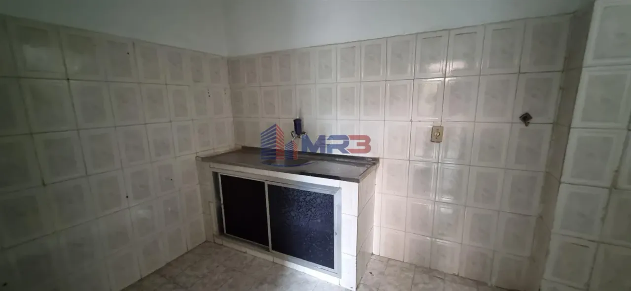 Unfurnished rental house with 2 bedrooms and 1 bathroom — photo 2