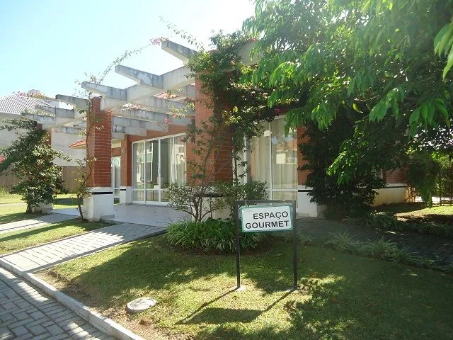4-bedroom house with a walk-in closet
