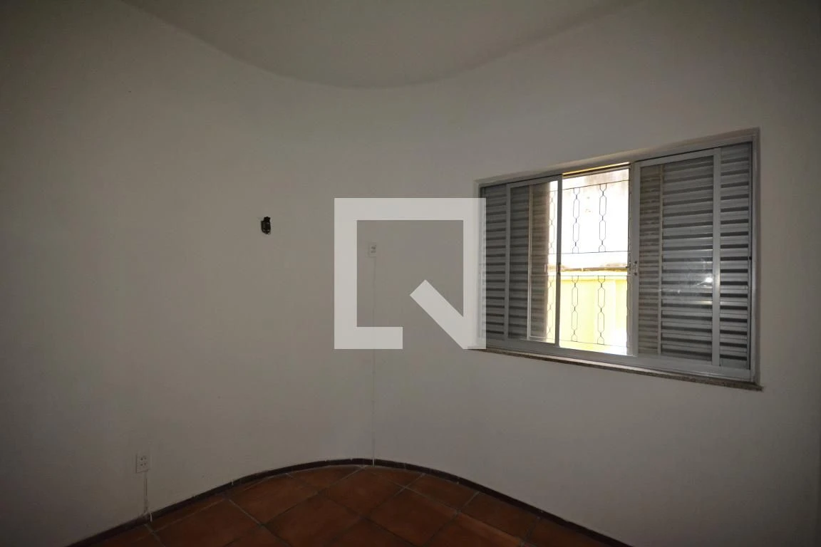 2-bedroom apartment with 1 bathroom, no parking space — photo 2